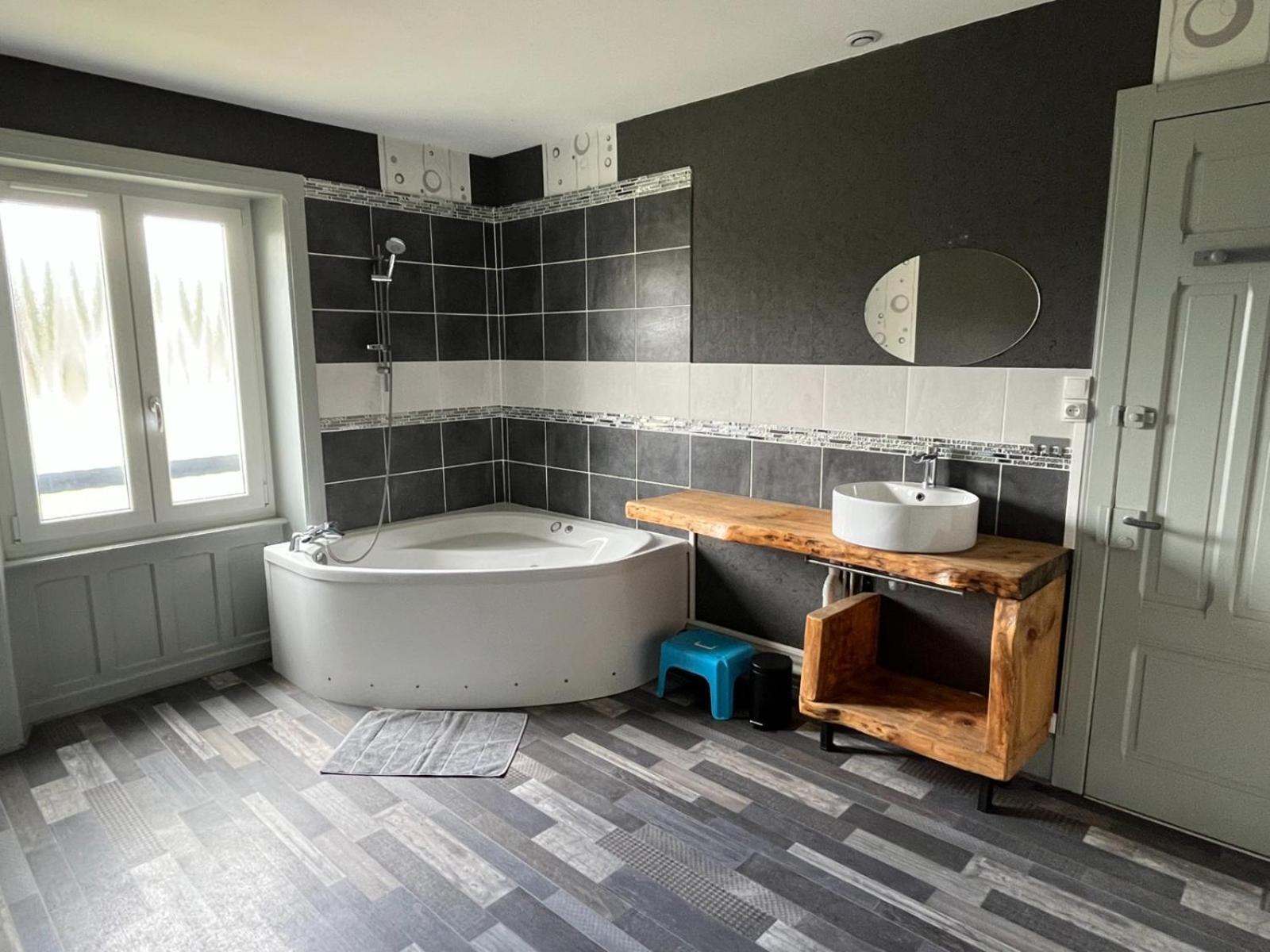 Gite 205 M2, 8Pers Piscine, Jacuzzi, Balneo Privatifs Vagney Экстерьер фото
